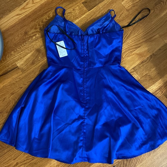 Windsor satin size 1 NWT mini dress with pockets - Picture 3 of 3